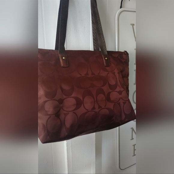 Coach 2pc getaway weekender - Picture 2 of 6